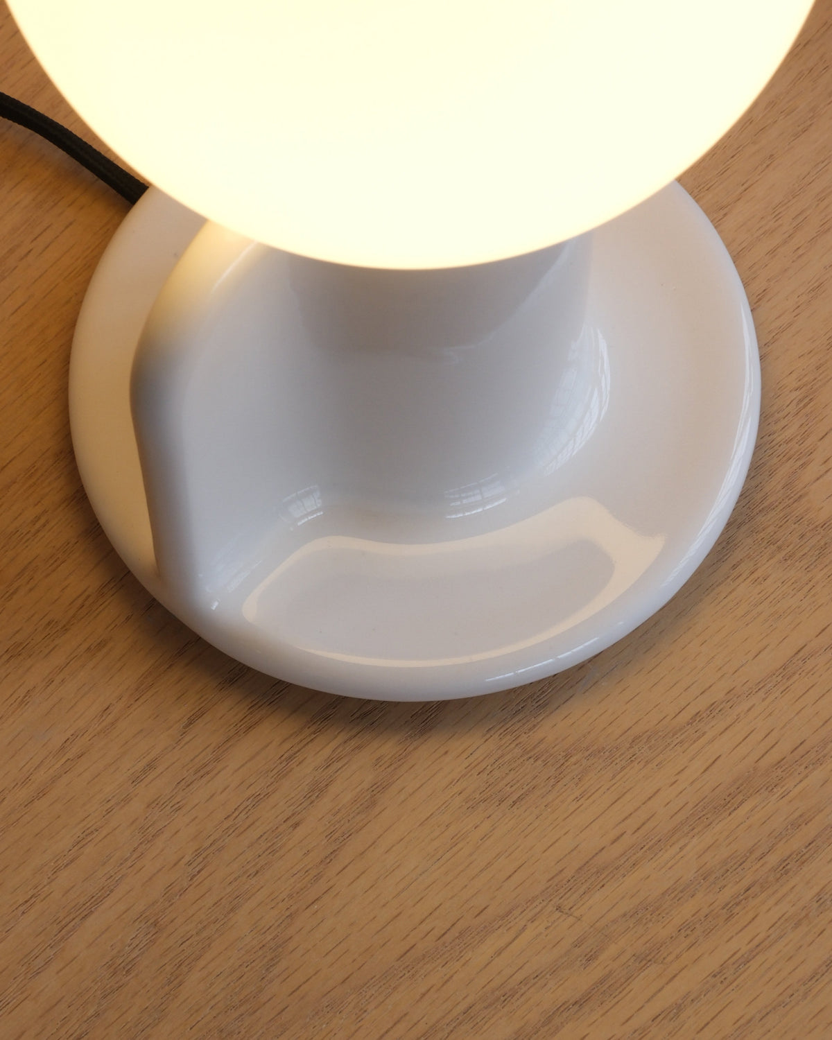 Top view of the Q Lamp globe bulb