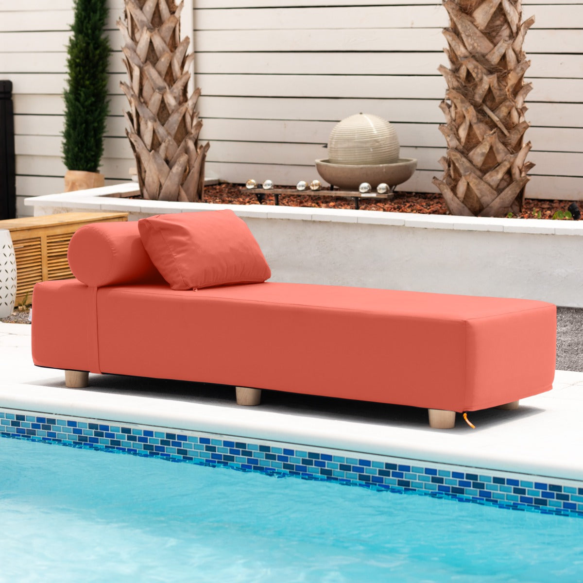 Alvy Outdoor Daybed Lounger in flamingo