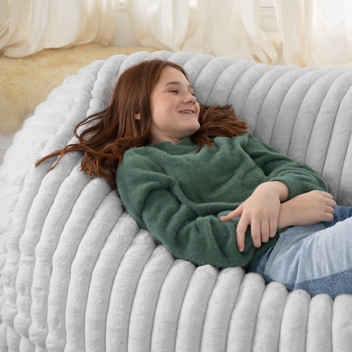 Lounger 6 in Striped Gray Faux Fur