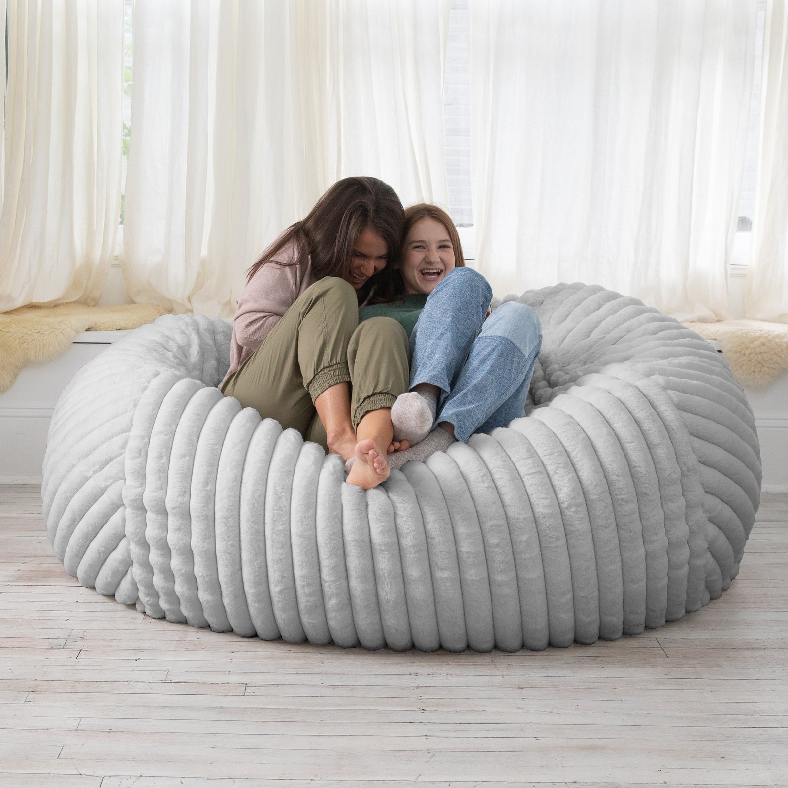 Lounger 6 in Striped Gray Faux Fur