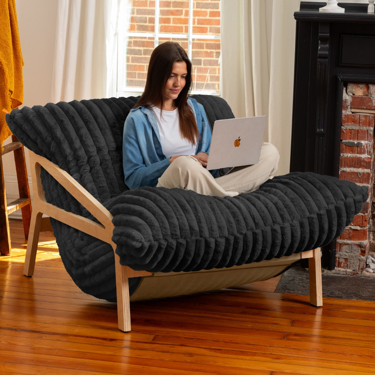 Pillow Saxx 5 Chair in Black Lush Velvet