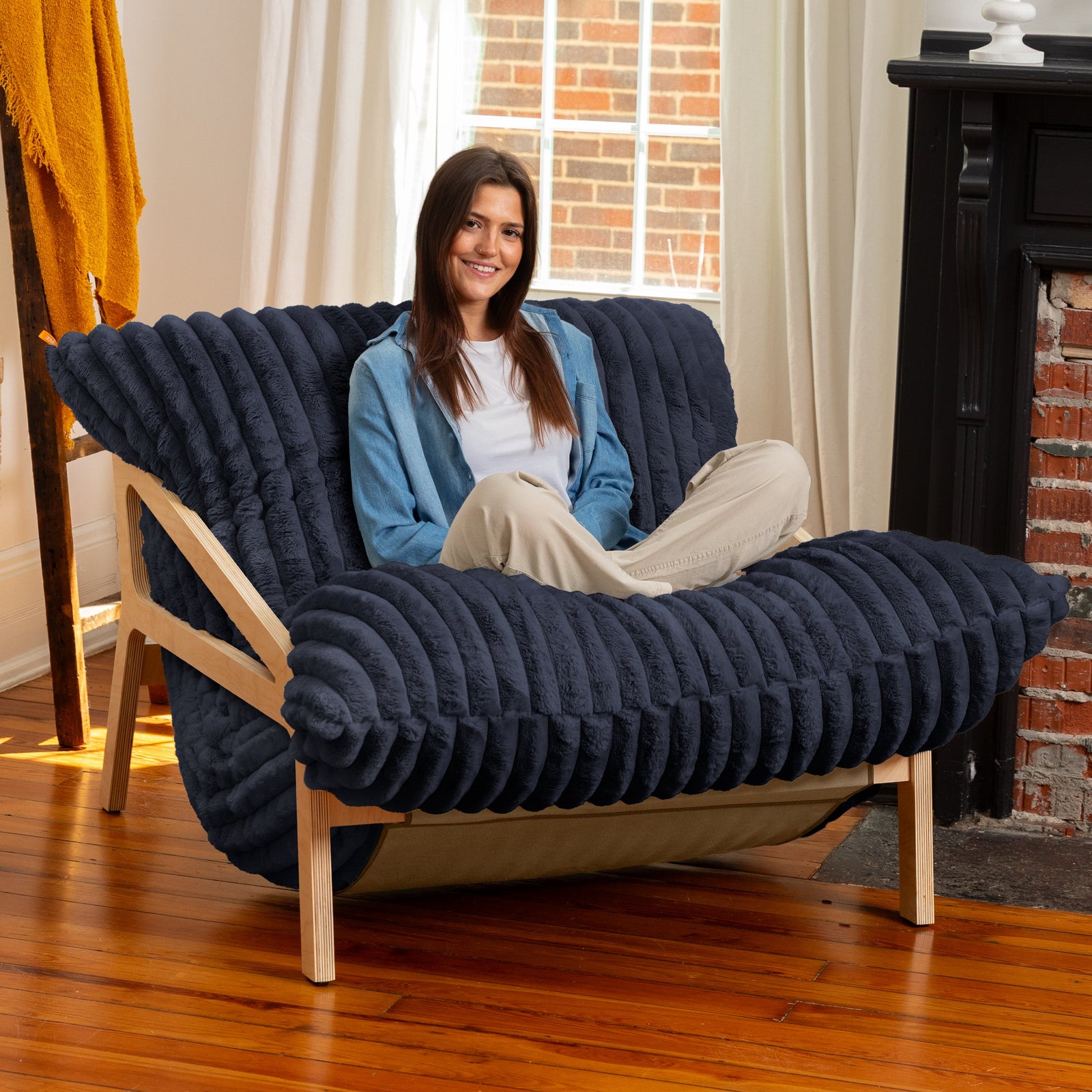 Pillow Saxx 5 Chair in Striped Navy Faux Fur