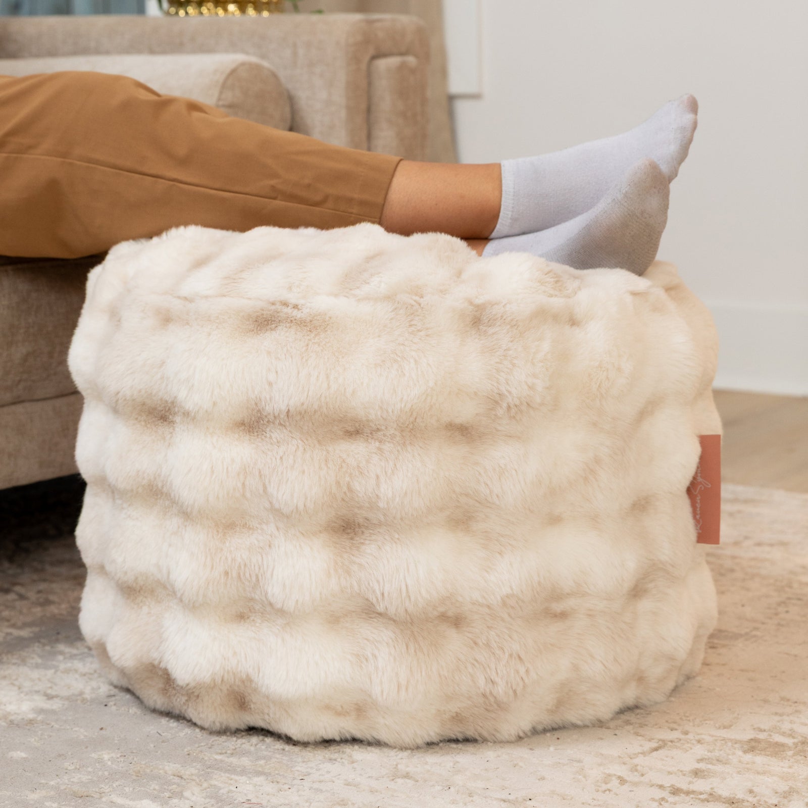 Raven Round Ottoman by Raven-Symoné in Phantom Cream Faux Fur
