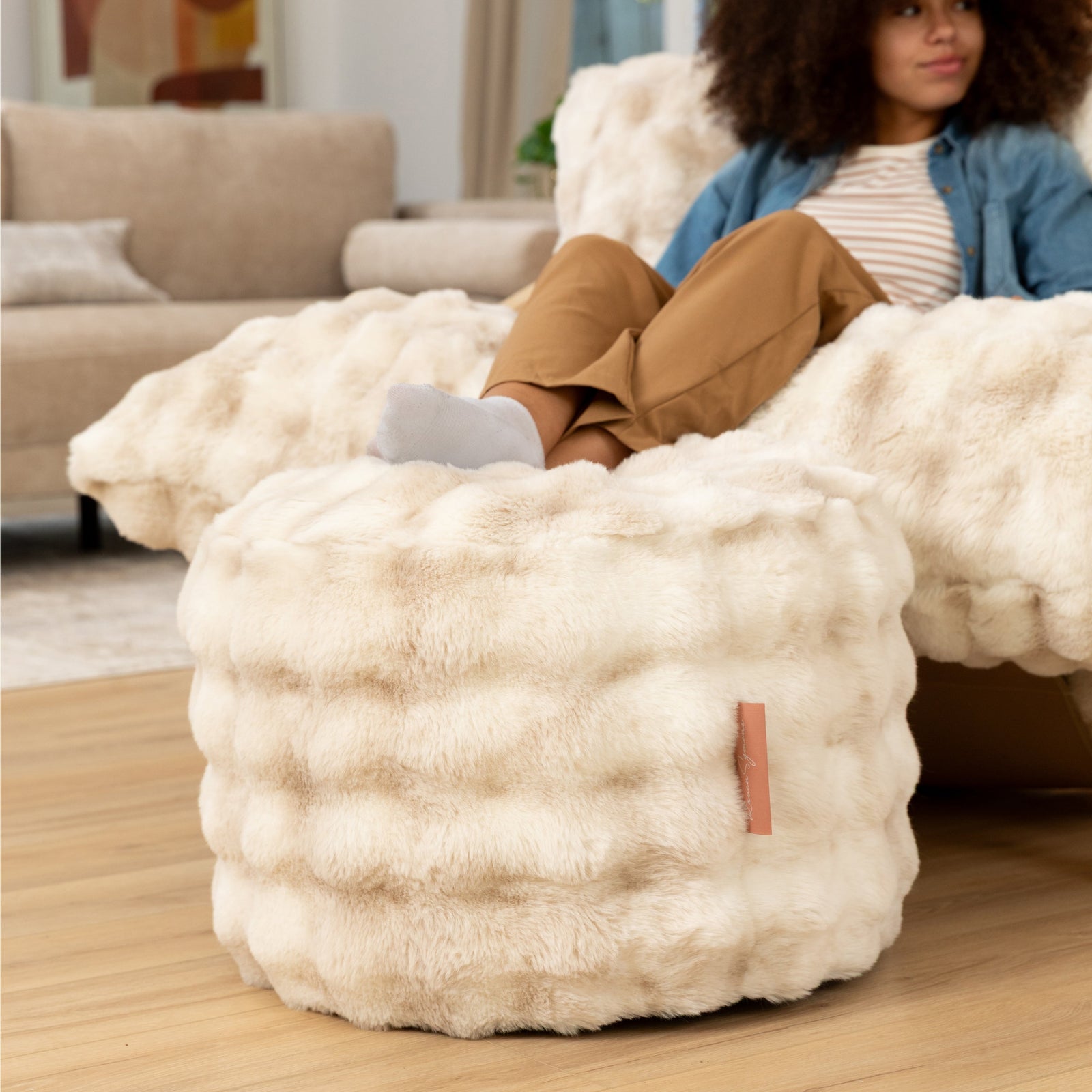 Raven Round Ottoman by Raven-Symoné in Phantom Cream Faux Fur